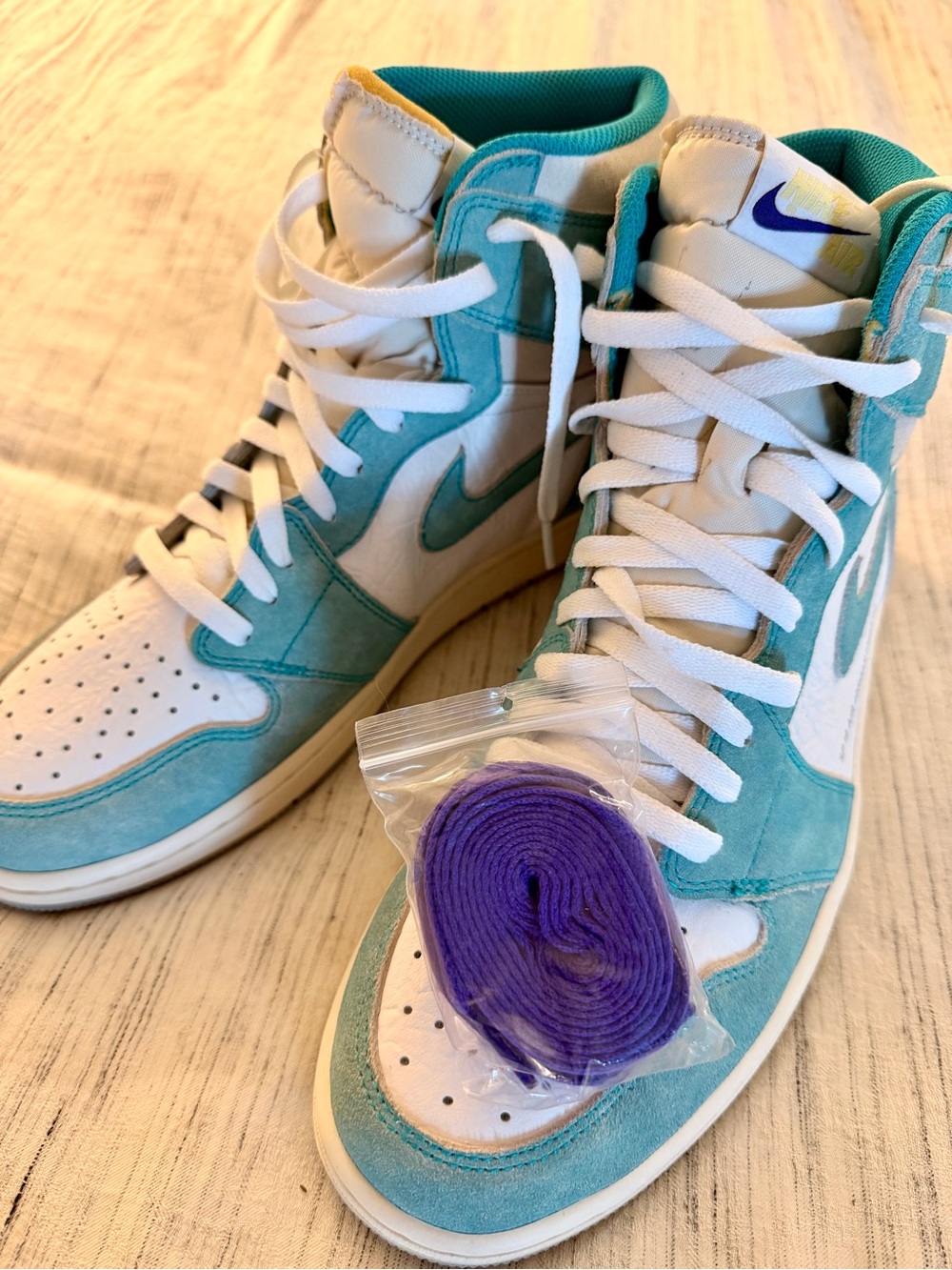 NEVER WORN! Mens 13 Air Jordan 1 Retro High OG - Turbo Green
